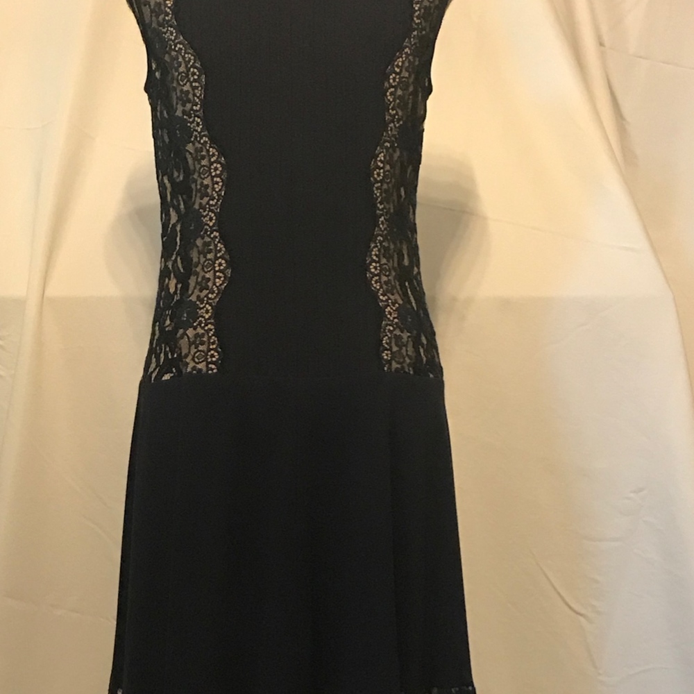 Evening Knee-Length Sleeveless Dress - Picture 4 of 5